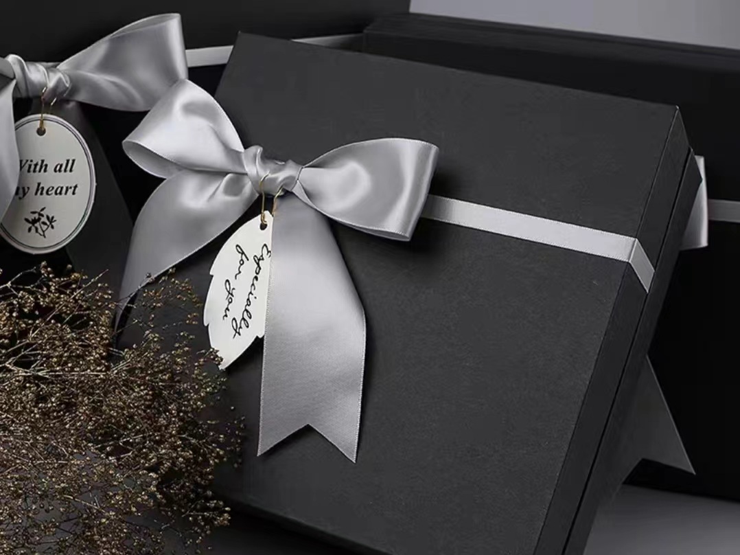 高档礼盒包装盒-礼品盒蝴蝶结系法(二) 高档礼盒包装盒-礼品盒蝴蝶结系法(二)